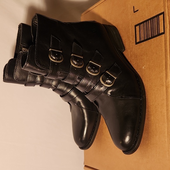 Born Cardi Strappy Buckle Black booties Preowned Great condition Size 9M - Picture 2 of 9